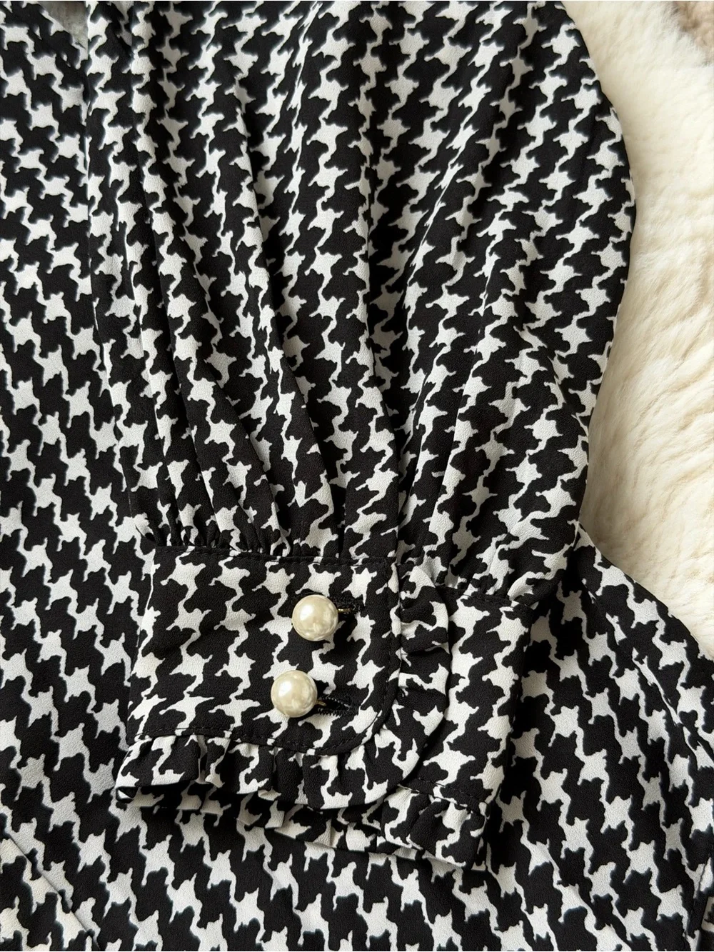 Kate Spade New York Black and White Houndstooth Tie-Neck Blouse - XS